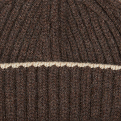 A close up image of a William Lockie Porcupine Alabaster Cashmere Ribbed Short Beanie.