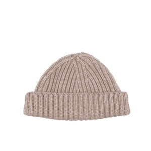 The William Lockie Stoneage Beige Cashmere Ribbed Short Beanie, featuring a chunky cashmere thread and folded at the bottom, is isolated on a white background.