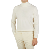 A man in Zanone Ecru Beige Wool Cashmere Rollneck knitwear.