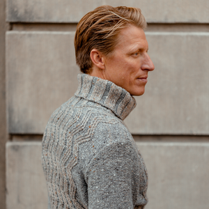 Inis Meain Grey-Beige Wool Cashmere Chunky Rollneck Model