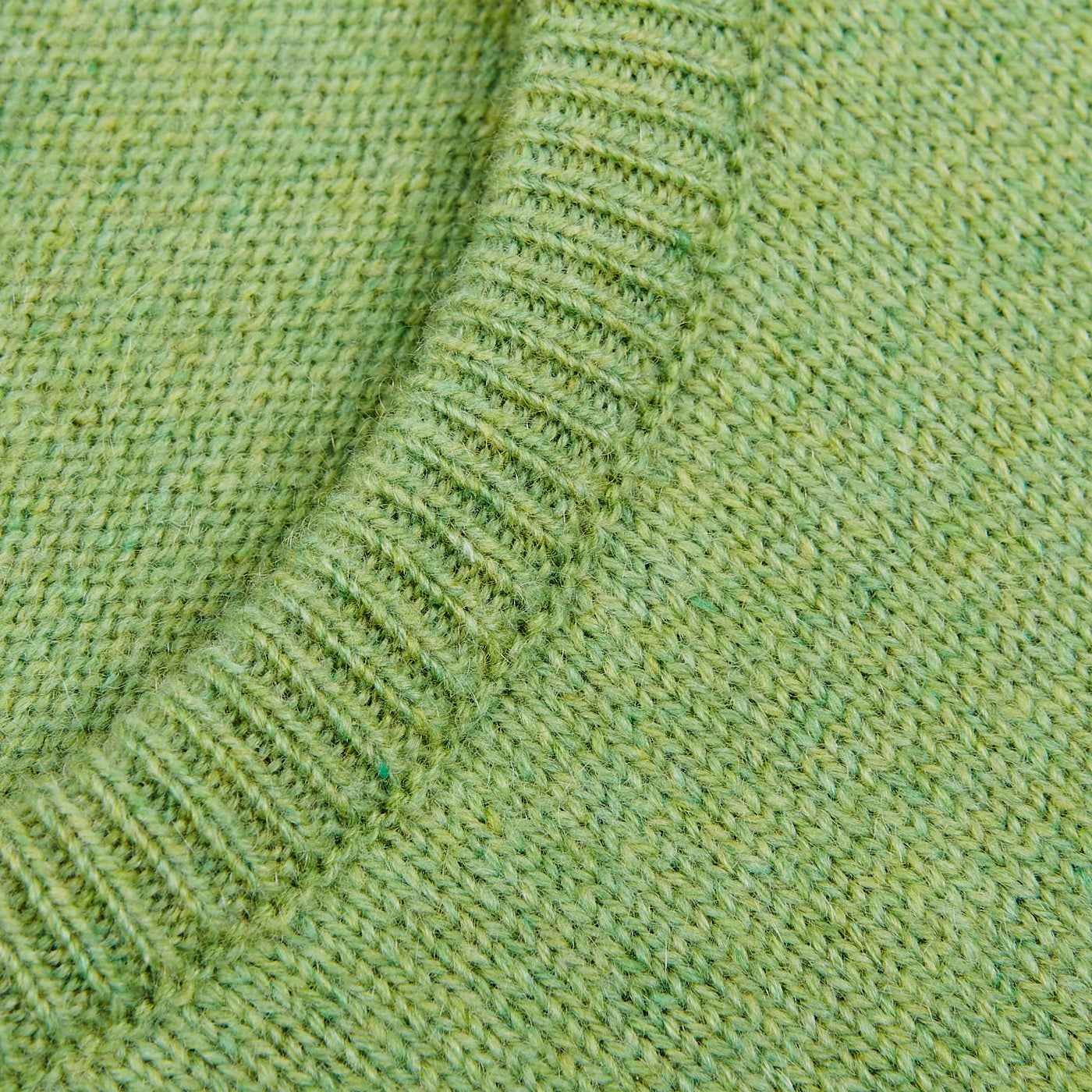 William Lockie Foliage Green Crew Neck Cashmere Sweater Brim